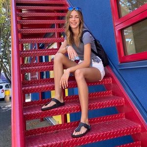 Meet your Posher, Lauren